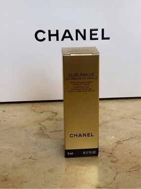 CHANEL Sublimage Les Grains de Vanille Face Scrub - Gold